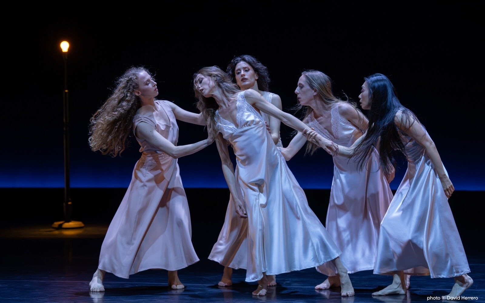 Carolyn Carlson: Un saut dans le bleu - Ballet de l’Opéra national du Capitole